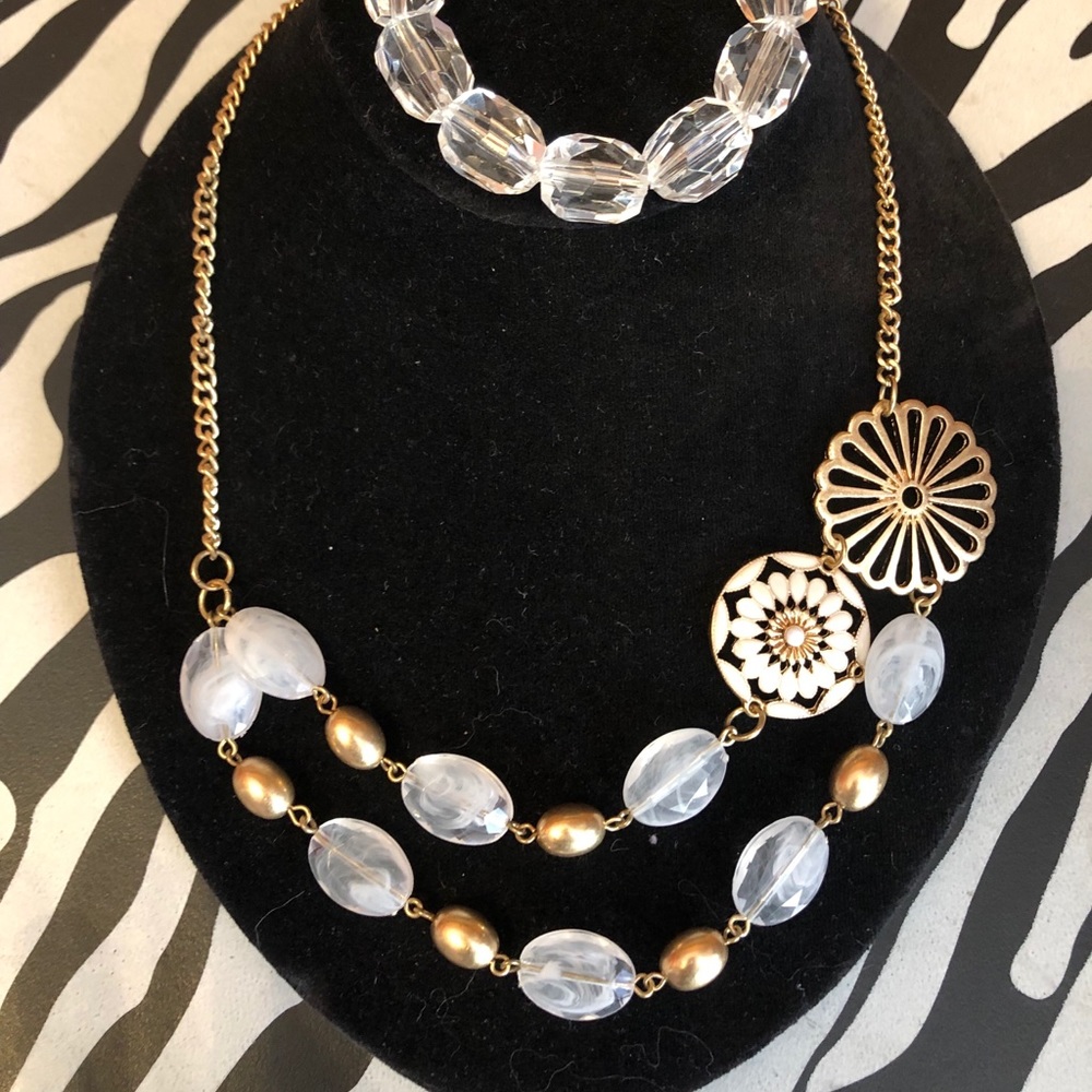 Flowers & bead necklace w/ clear bead bracelet